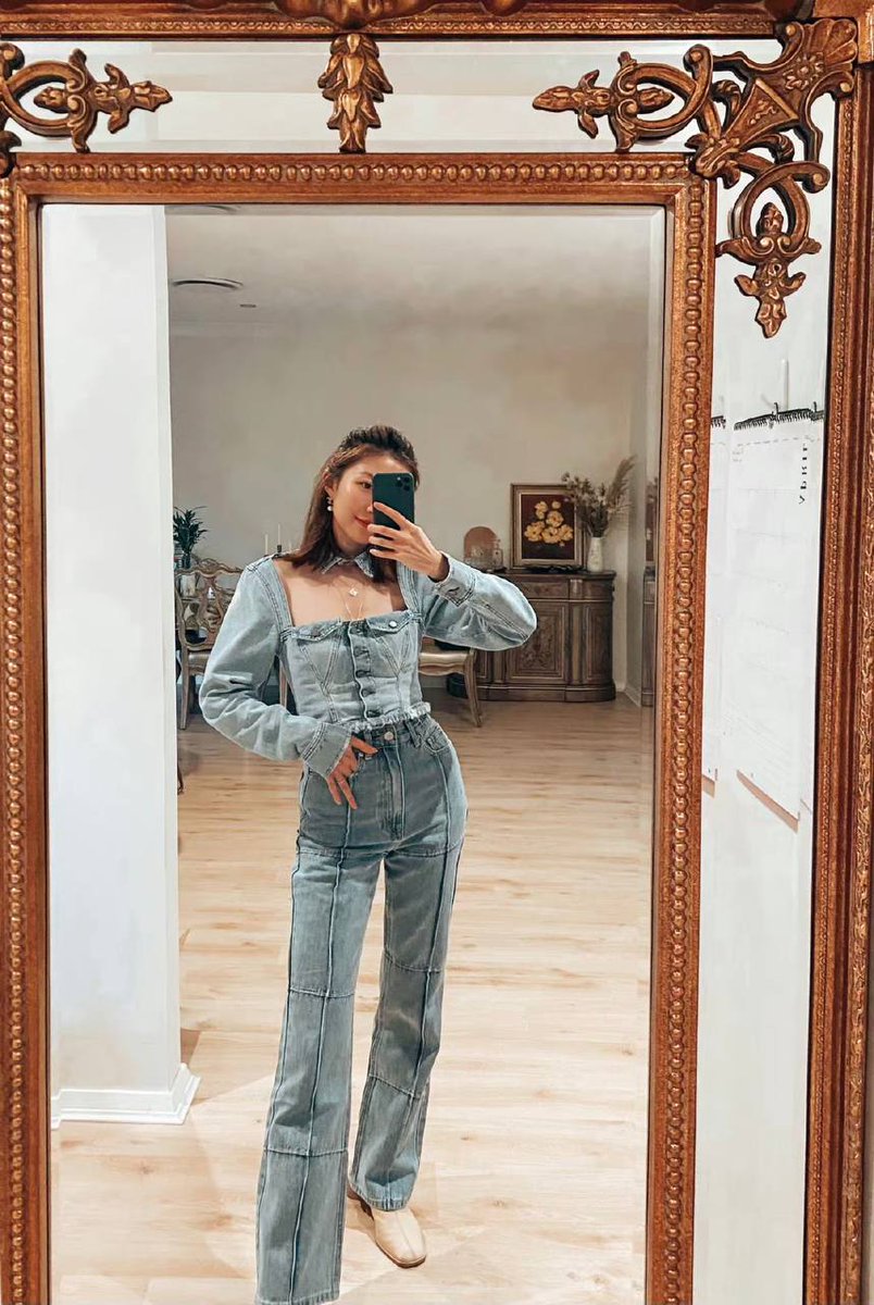 Happy is actually very simple, sometimes a set of clothes can contract a day of good mood