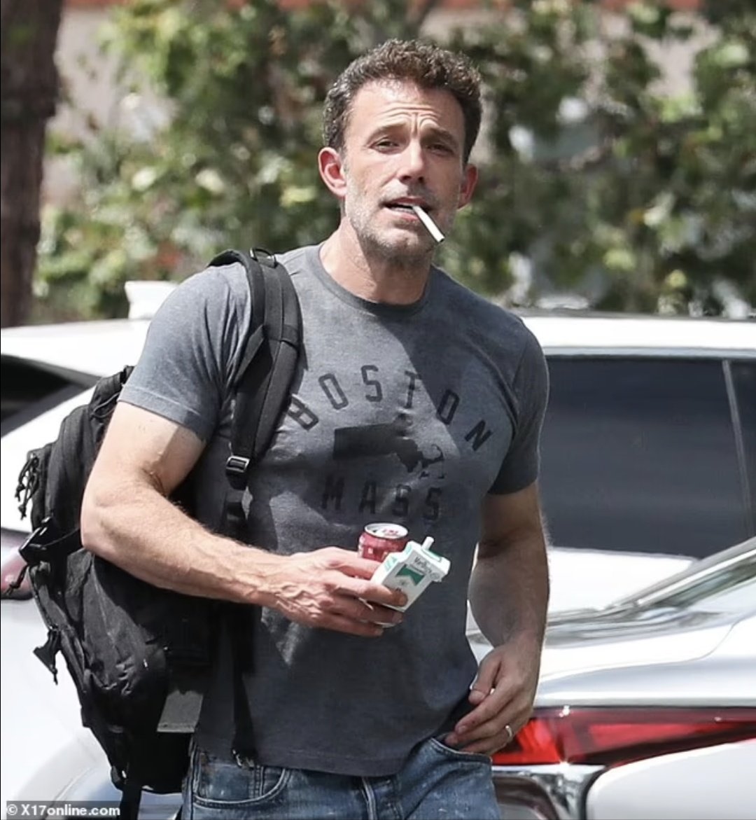 ʙᴇꜱᴛ ᴏꜰ ʙᴇɴ ᴀꜰꜰʟᴇᴄᴋ on Twitter: "Ben Affleck smoking a cigarette (2