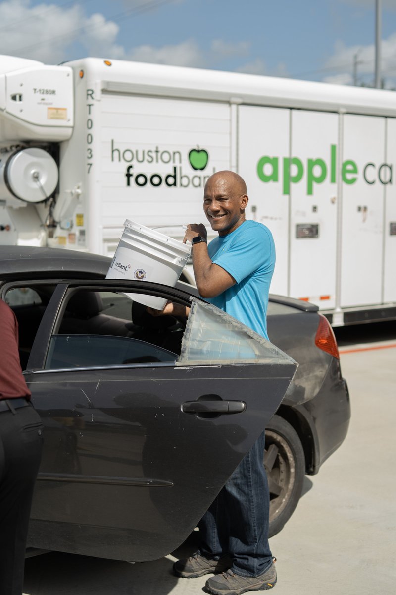 Partnering with <a href="/AttackPoverty/">Attack Poverty</a>, #WAParish and <a href="/reliantenergy/">reliantenergy</a> employees distribute 450 hurricane preparedness buckets and fresh produce from <a href="/HoustonFoodBank/">Houston Food Bank</a> to #FortBend families #txlege #txenergy