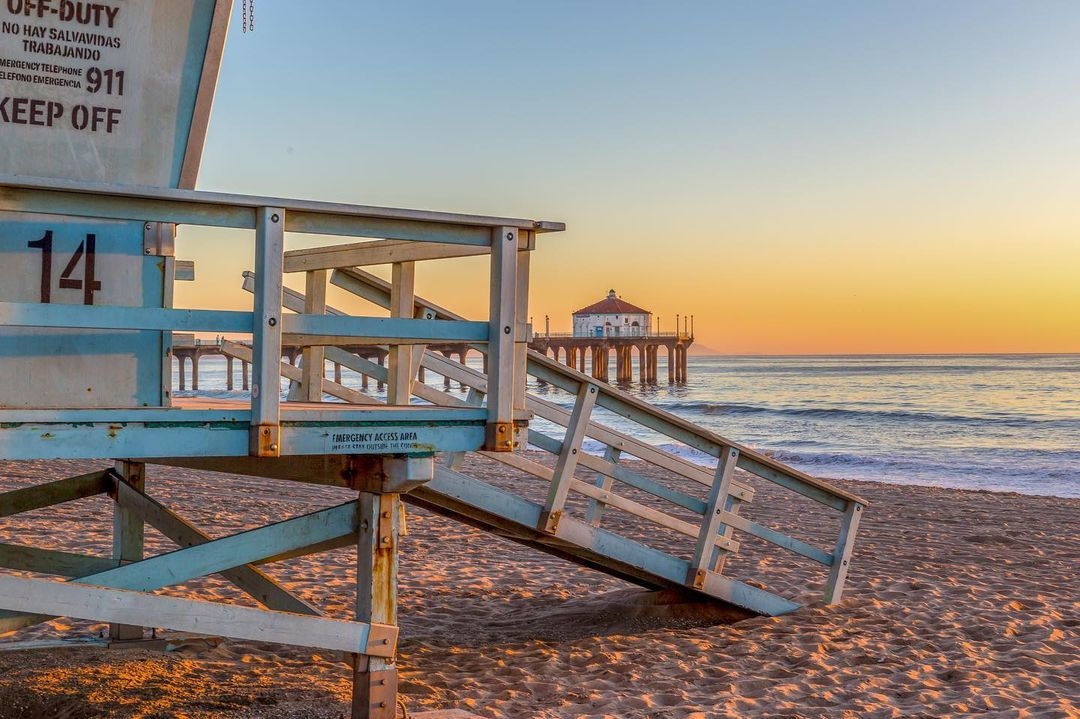 downtown_MB's tweet photo. Peek-a-boo! Another great shot from @jeffpoephoto⁠ 🤩
⁠
📸⁠: @jeffpoephoto⁠

#DowntownManhattanBeach #MBLocalLove #manhattanbeachpier #piershot #homesweethome #beachlife #manhattanbeach #LAphotographer #MBphotographer https://t.co/0O6FG23pzW