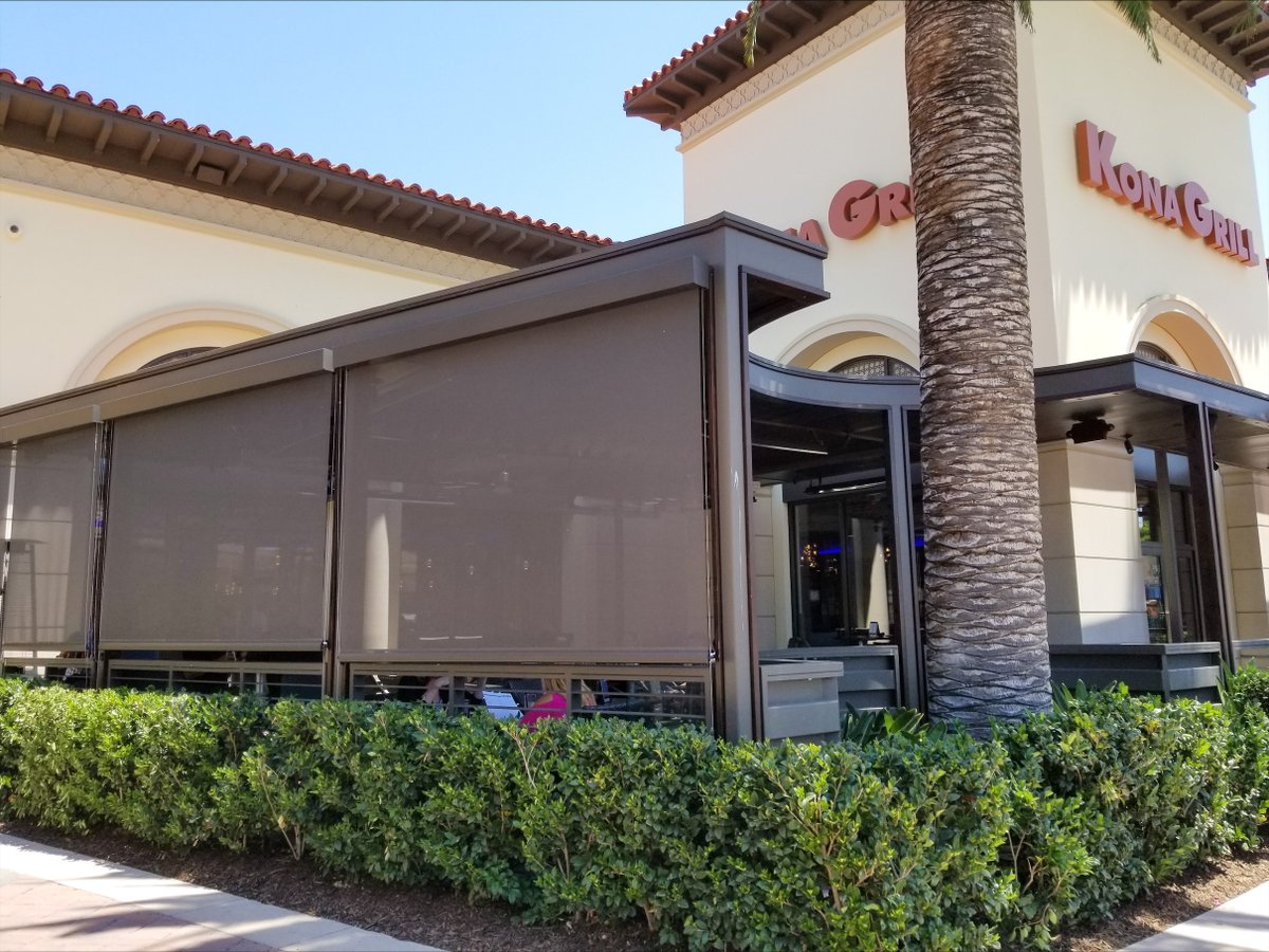 RollAShade's tweet photo. The Cable Guide System makes outdoor dining enjoyable on the sunniest of days. ☀️

 #outdoordining #patio #rollershades #exteriorshades #rollashade #konagrill https://t.co/Pc50kt9qfe