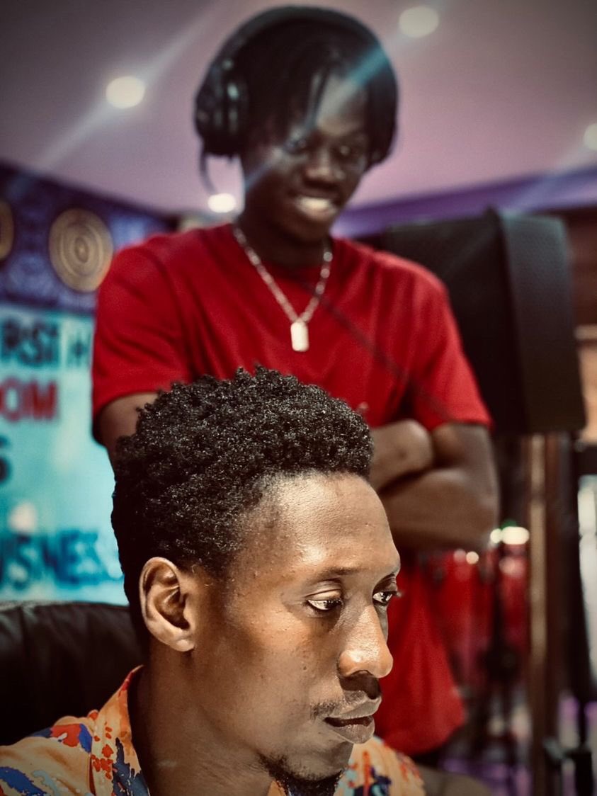 HejenahE's tweet photo. New music soon! @TripletSl x @bashbeatz 

Kindly follow this link to subscribe to our YouTube channel https://t.co/pZN4H0wuKz

#HEJENAHENTERTAINMENT #SierraLeone #afrobeatz #SaloneTwitter https://t.co/X7p545AstH
