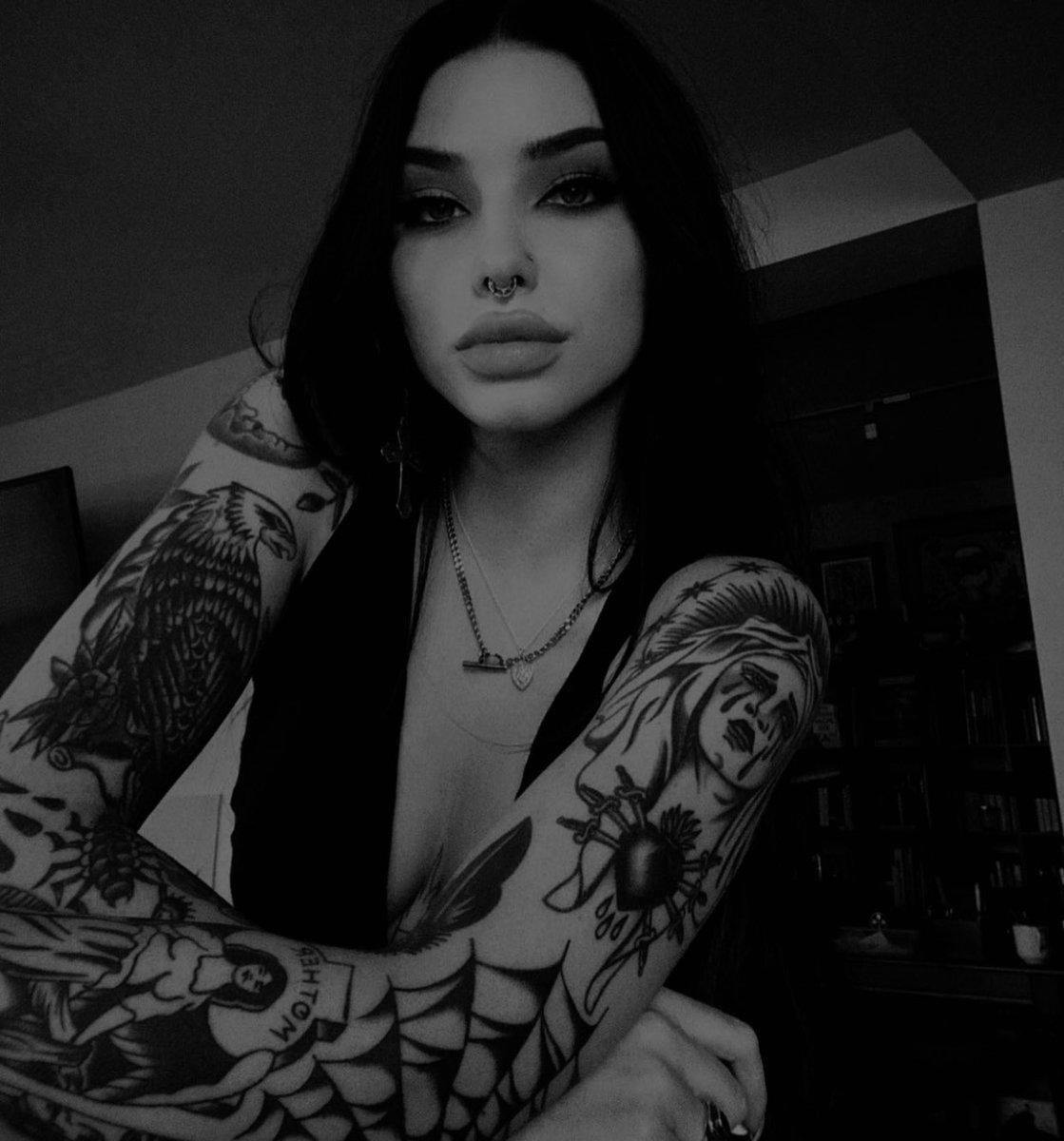 𝐓𝐢𝐦𝐞 𝐢𝐬𝐧’𝐭 𝐡𝐞𝐚𝐥𝐢𝐧𝐠, 𝐭𝐢𝐦𝐞 𝐢𝐬 𝐫𝐞𝐯𝐞𝐚𝐥𝐢𝐧𝐠.