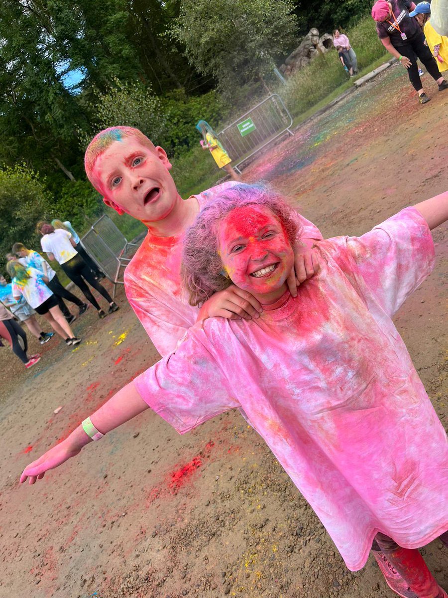 NAActiveSchools's tweet photo. #NAColourRun 💛🖤

More pics of today 

Lots of fun and at least they didn’t get too much paint on them 👀 

@audreynolan @RhonaEA @sportscotland https://t.co/uN2LQBazyS