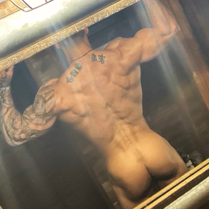 Wednesday 🍑  https://t.co/ucs4bAGyBW https://t.co/zypryxpLqi