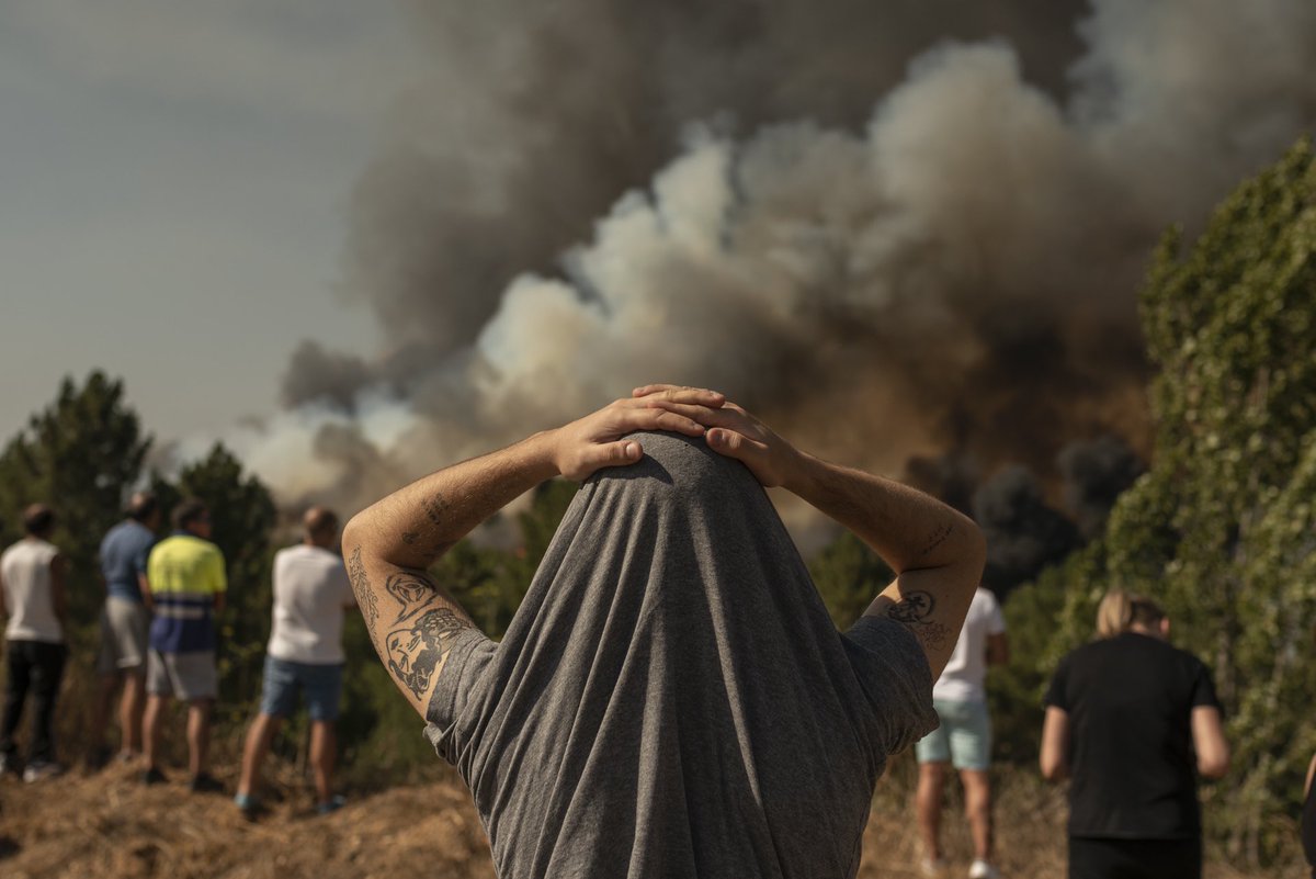 Varios incendios simultáneos en toda Galicia. La localidad de Verín (Ourense) asediada por el fuego. Sigue el duro verano.

📸 <a href="/brais_lorenzo/">Brais Lorenzo</a>
