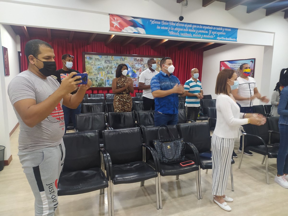 Encuentro entre los Guardianes de la Salud, el Grupo Nacional de las Redes Sociales de la Misión Médica Cubana en #Venezuela, y colaboradores destacados en las redes.

#CubaPorLaPaz #CubaPorLaVida #Cuba