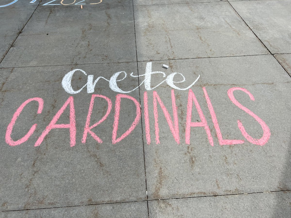 Student Council members spent the morning decorating the side walks to help welcome back CPS staff back. Ready to kickoff the 22-23 school year. Go Cardinals!!