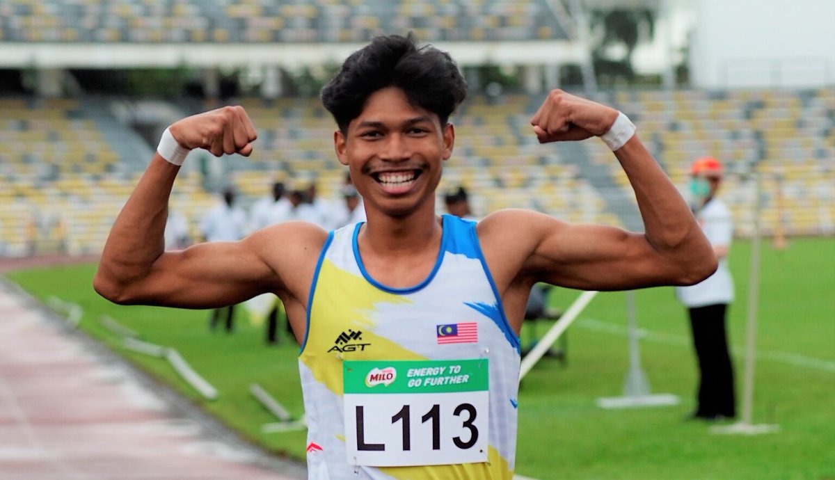 IsmailSabri60's tweet photo. Tahniah Azeem Fahmi sekali lagi berjaya pecahkan rekod kebangsaan bagi acara 200M bawah-20, dengan catatan masa 20.83 saat walaupun bermula di lorong kelapan. 

Semoga berjaya di separuh akhir dan terus ke final!

Keluarga Malaysia bersama @_azeemf ! https://t.co/HySkZkcuAa