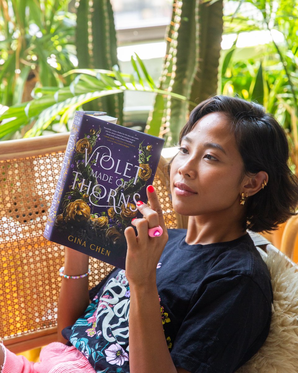 GetUnderlined's tweet image. An instant @nytimes bestseller has entered the chat. 😏

VIOLET MADE OF THORNS by @actualgina is a must-read YA dark fantasy. Just ask @nytimesbooks and, well, everyone else. 🙃