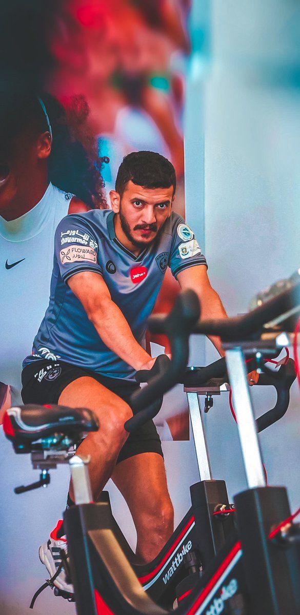 SawtAlhilal7's tweet photo. 📱-زيّن جوالك بخلفيات الزعماء .. 💙 https://t.co/PSqtEG2V5R