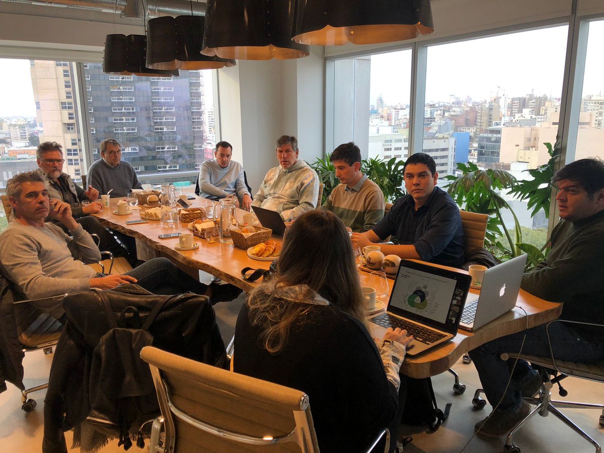 incutex's tweet photo. En plena reunión con los #inversores de @incutex definiendo temas claves, futuros exits, próximas #inversiones y compartiendo las novedades de la #comunidad, como la nueva propuesta de valor para inversores del #ecosistema. 

¡Felices de volver a compartir todos juntos!⚡🙌 https://t.co/yHBdCASF3p