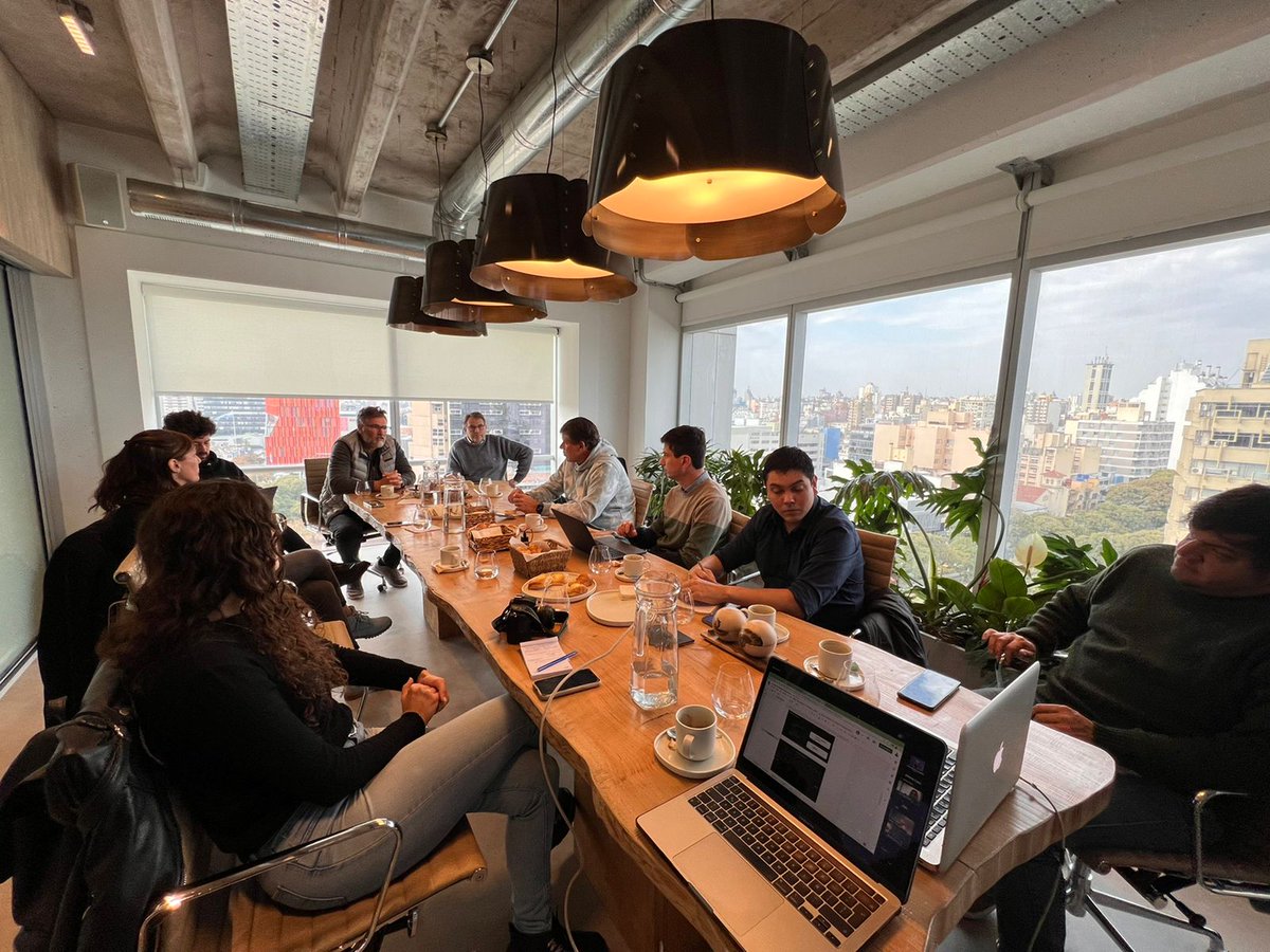 incutex's tweet photo. En plena reunión con los #inversores de @incutex definiendo temas claves, futuros exits, próximas #inversiones y compartiendo las novedades de la #comunidad, como la nueva propuesta de valor para inversores del #ecosistema. 

¡Felices de volver a compartir todos juntos!⚡🙌 https://t.co/yHBdCASF3p