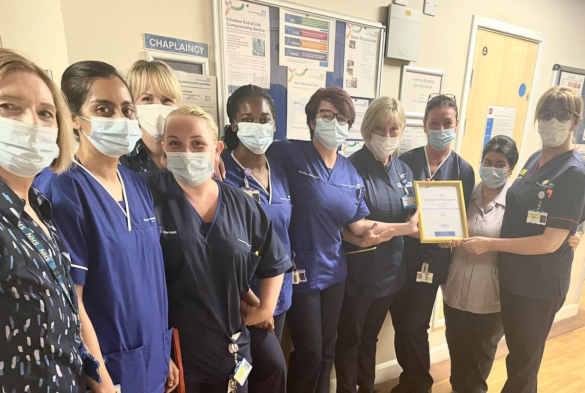 SwanTeamLUH's tweet photo. @mariaguerin1 @fionaDmurphy @pamstan0104 were so pleased to present Sefton Suite with the first @SwanTeamLUH certificate in recognition of excellence in end of life care 🦢-congratulations and so well deserved ⭐️#onechance #everyonesbuisnes @BevTab @davidfmelia https://t.co/BCEUSdhssN