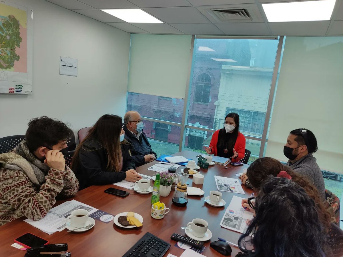 MESA REGIONAL DE PYMES 🤝
Hoy nuestra seremi <a href="/alevasquezsilva/">alevasquez🌳💜💚🏳️‍🌈</a> encabezó la primera sesión territorial de la mesa Regional de Pymes junto a los gremios y encargados de turismo y fomento de las municipalidades de #valdiviacl #Corral y #Paillaco
#mesapyme #emprendedores 
#Seguimos🌳