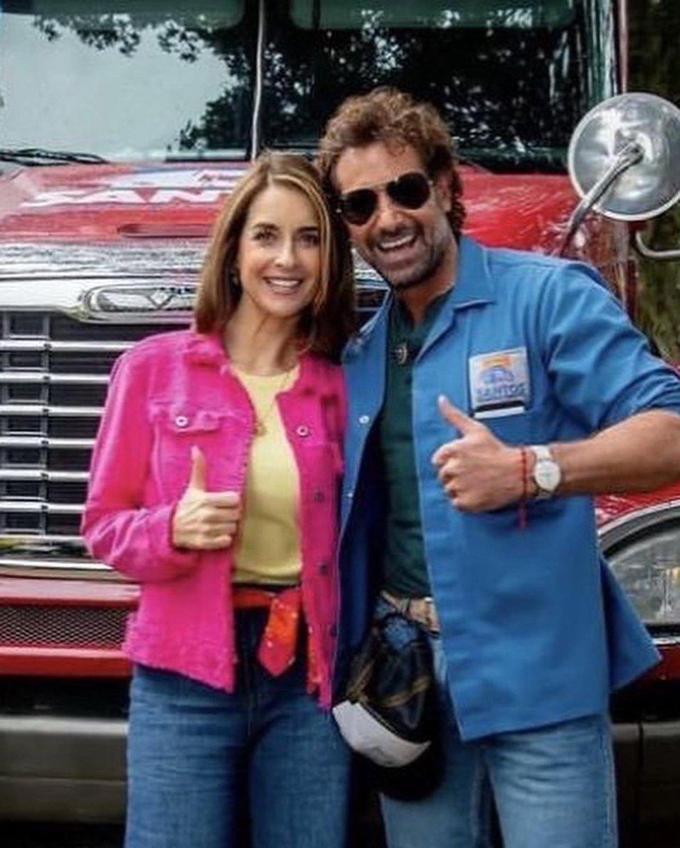 Tiempox_Mex's tweet photo. Cambio radical 💇🏻‍♀️

➡️La actriz de historias como “Velo de novia” apareció feliz presumiendo que ahora luce una cabellera arriba de los hombros en tonos rubios para dar vida al personaje de Daniela, quien se dedicará al paisajismo y las flores. https://t.co/ElMsEGAd5F