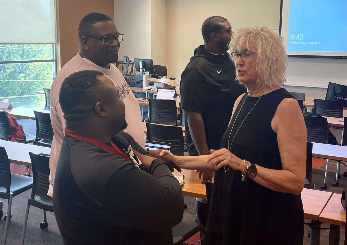 NashvilleState's tweet image. Loved having @PearlCohnHS health science educators on campus today for a discussion and tour of labs:

✅ Central Sterile Processing
✅ Nursing
✅ Occupational Therapy
✅ Surgical Technology 

#CreatingPathways #Healthcare #GoodPaying #Careers