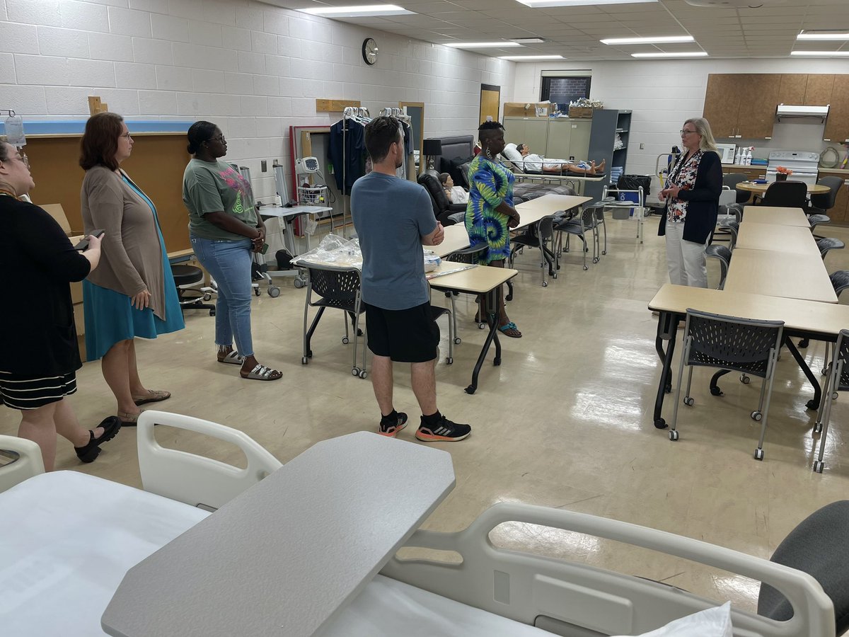 NashvilleState's tweet image. Loved having @PearlCohnHS health science educators on campus today for a discussion and tour of labs:

✅ Central Sterile Processing
✅ Nursing
✅ Occupational Therapy
✅ Surgical Technology 

#CreatingPathways #Healthcare #GoodPaying #Careers