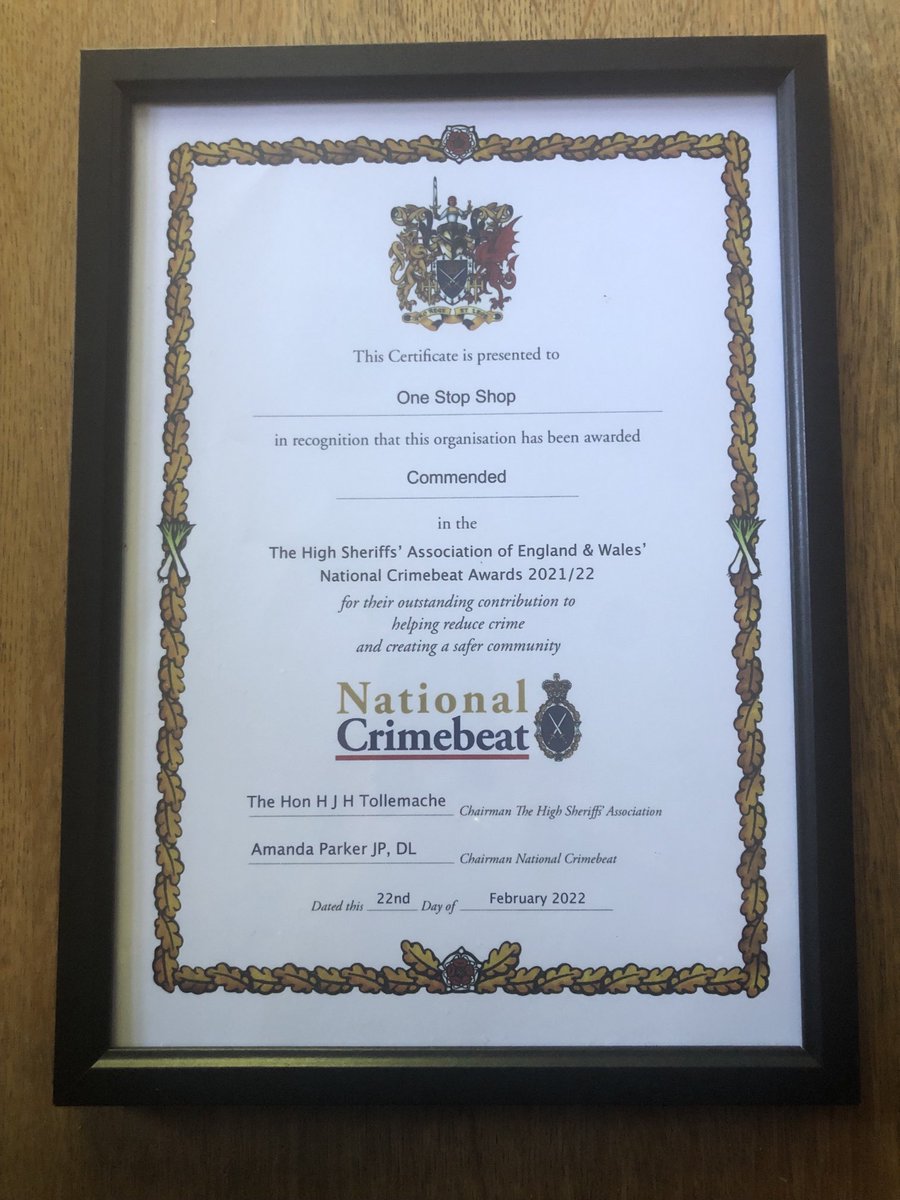 Great honour to present Mary and Cecil with their ⁦<a href="/NatCrimebeat/">National Crimebeat</a>⁩ Commendation for the One Stop Shop <a href="/GESIPR/">GESIPR</a> project “helping to reduce crime and creating a safer community”. Thanks from ⁦<a href="/LeedsCommFound/">Leeds Community Foundation</a>⁩ and me for all their other inspirational work in the community.