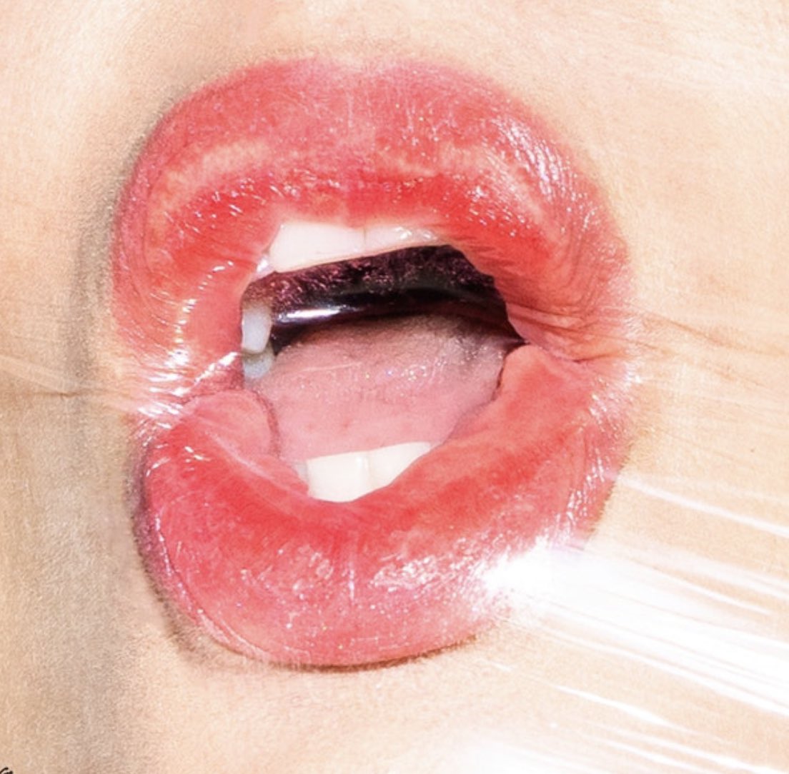 Evening fam 🤘 

For the build up towards the launch of @frgottenlands I’ll be doing a few giveaways 😁
 
Starting with an edition from <a href="/GuidoDisalle/">Guido™️</a> , the “Sicilian Kiss”,  interact with this tweet and follow @frgottenlands of course 👀 picking winner in 24h 🥳 good luck all ❤️