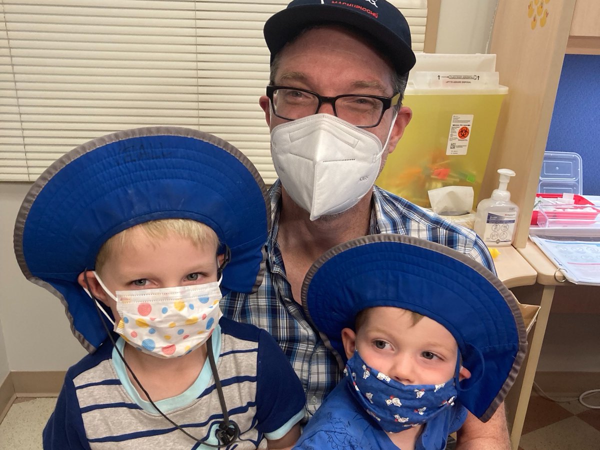 VCHhealthcare's tweet image. Yesterday, COVID-19 vaccination clinics for kids under five officially kicked off!

Thank you to all of the amazing immunizers, like Susan in these pictures, who are making #gettingvaccinated such a positive experience for the kiddos in our community.