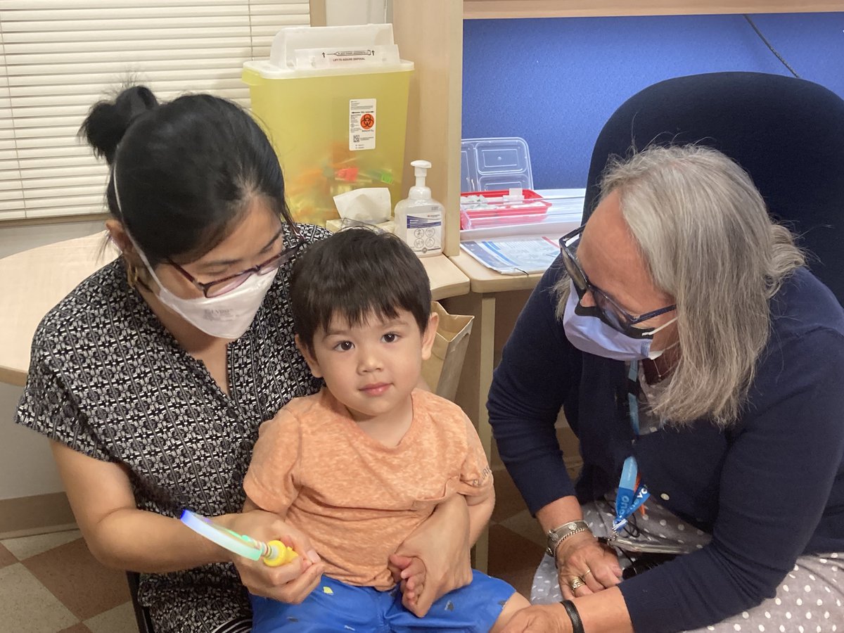 VCHhealthcare's tweet image. Yesterday, COVID-19 vaccination clinics for kids under five officially kicked off!

Thank you to all of the amazing immunizers, like Susan in these pictures, who are making #gettingvaccinated such a positive experience for the kiddos in our community.