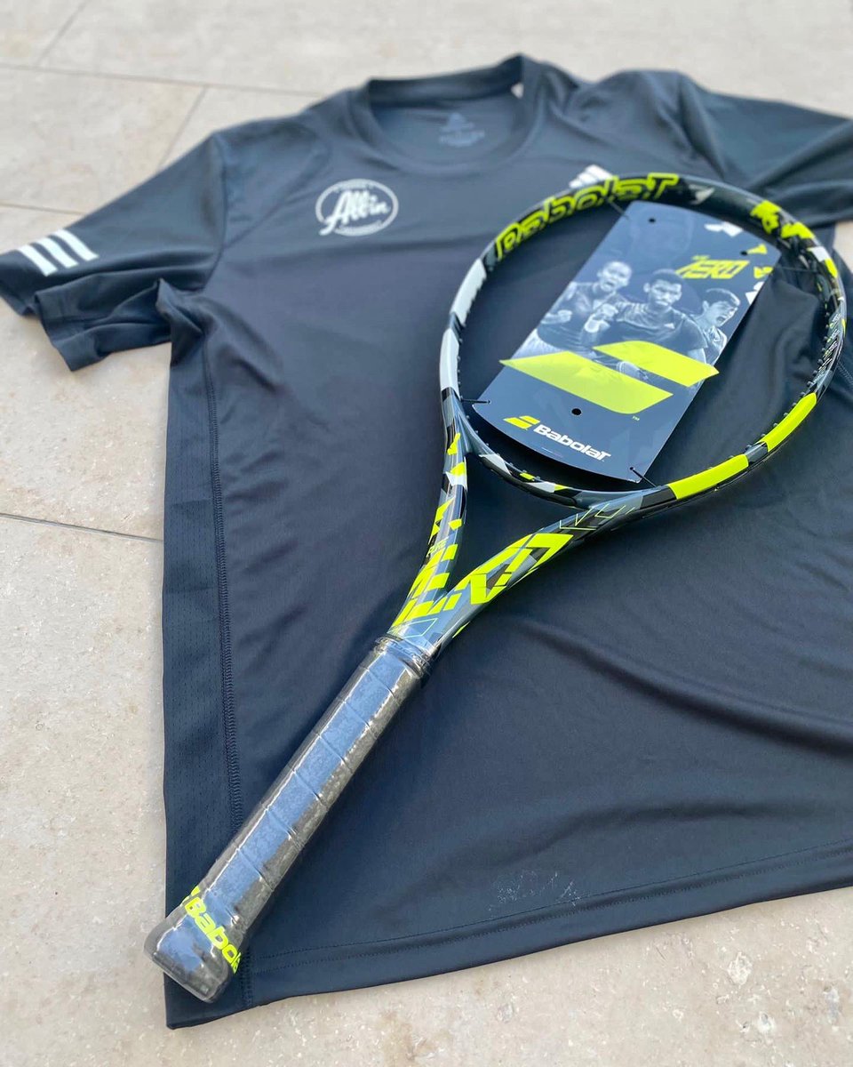 tsonga7's tweet photo. Nouvelle Pure Aero ! 🔥🎾
Coming soon le 25/08 c’est pour bientôt 🚀
Do you like it ?
#tsongateam #babolatfamily #pureaero #ownyourspin https://t.co/yi7rkMKyPJ