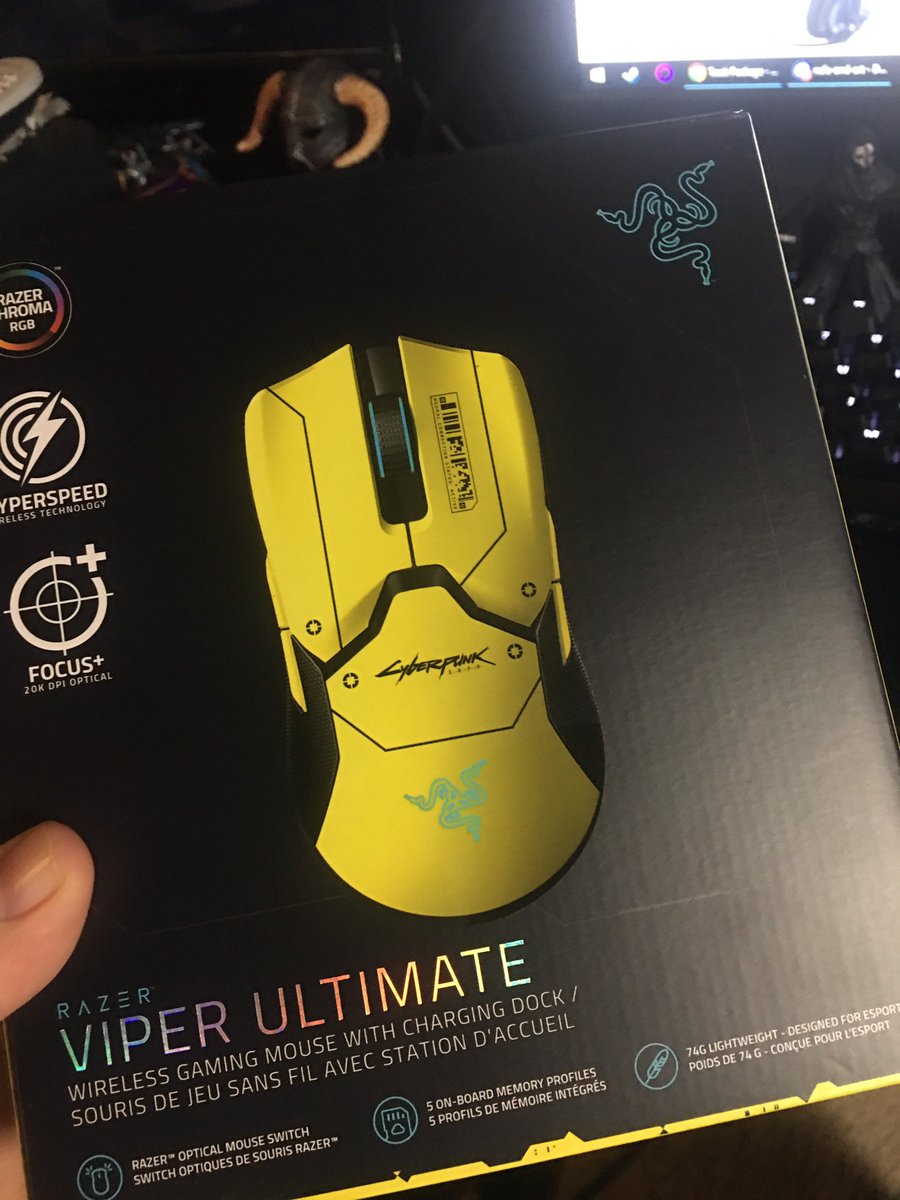 A2ZJIRWINKO's tweet photo. Got this bad boy on the charger. After many faithful years my Razer Naga Trinity started to give up the ghost, so I figured I would get myself another piece of #Cyberpunk2077. #RazerViperUltimate. https://t.co/2Omx7Qva2Q