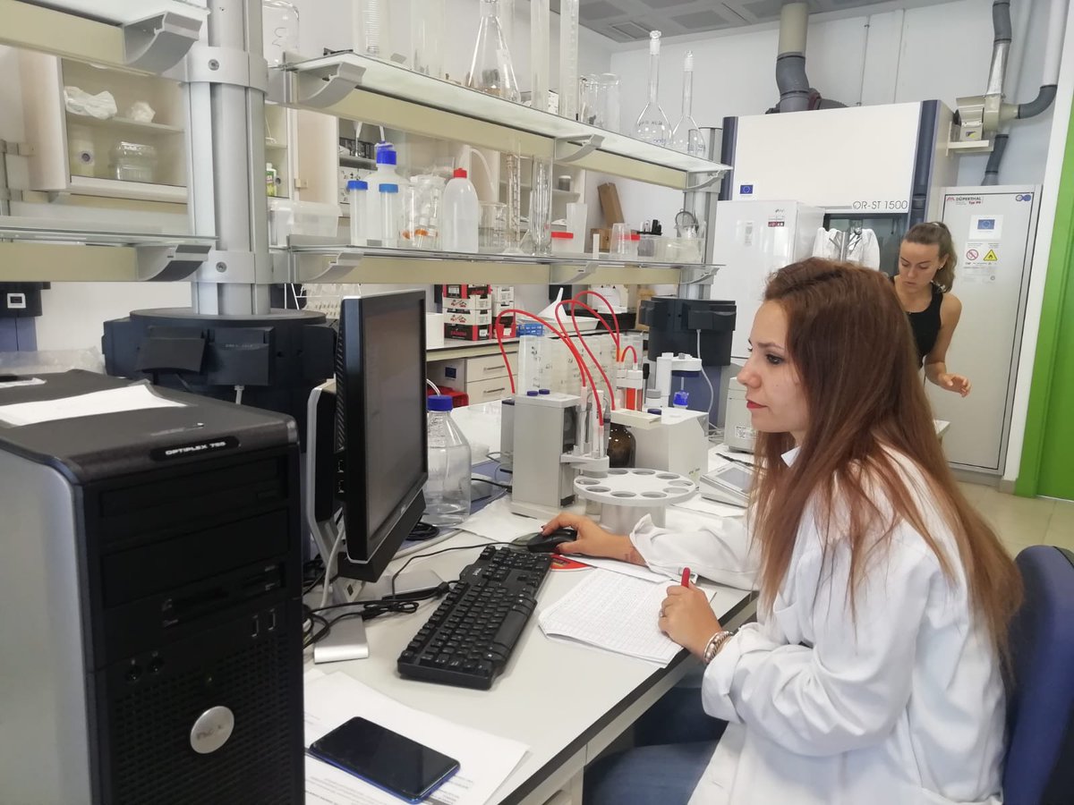 Junta_Ex's tweet photo. ¡Futuros científicos a la vista!

🔬Jóvenes investigadores del Programa de Garantía Juvenil tendrán un año de contrato para trabajar desde los centros de CICYTEX en proyectos de investigación con empresas. 

💪🧠Talento joven extremeño. 

@Junta_Economia @CICYTEX @garantia_juv https://t.co/z22Qj6ysMl