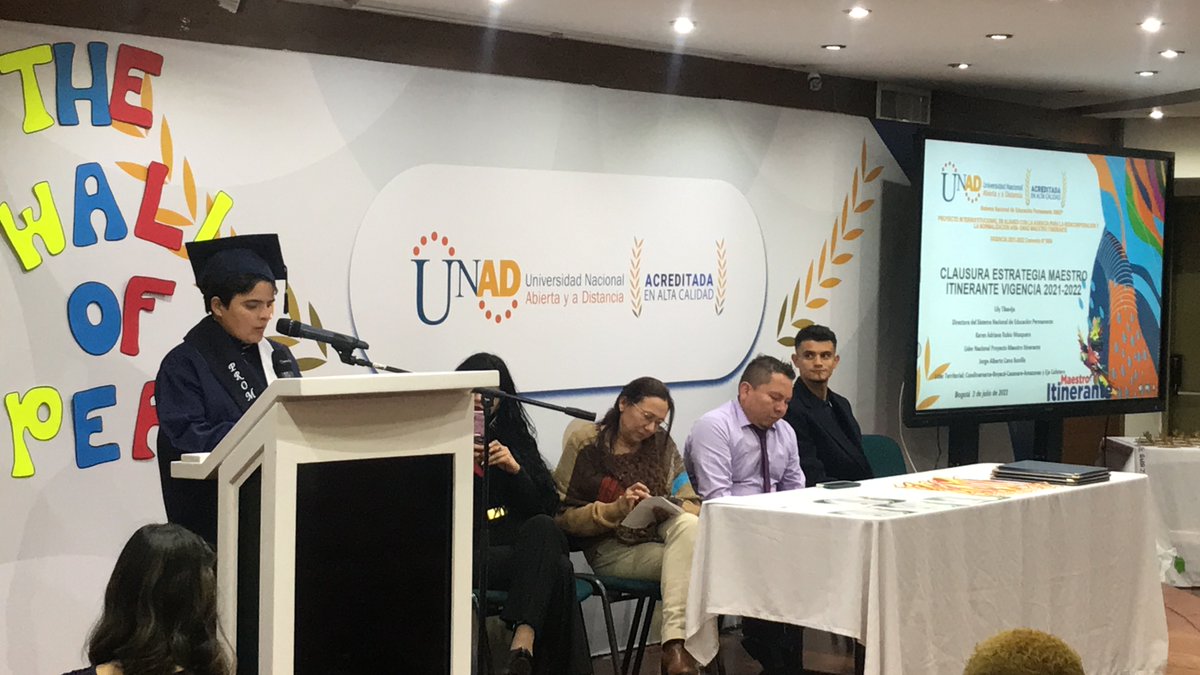 ARNColombia's tweet photo. 30 personas en reintegración y reincorporación que residen en #Bogotá culminaron cada uno de sus ciclos educativos con la estrategia de #MaestroItinerante liderada por la @ARNColombia  y la @UniversidadUNAD, demostrando que la educación es el camino para la reconciliación. https://t.co/CyqpAO4c1r
