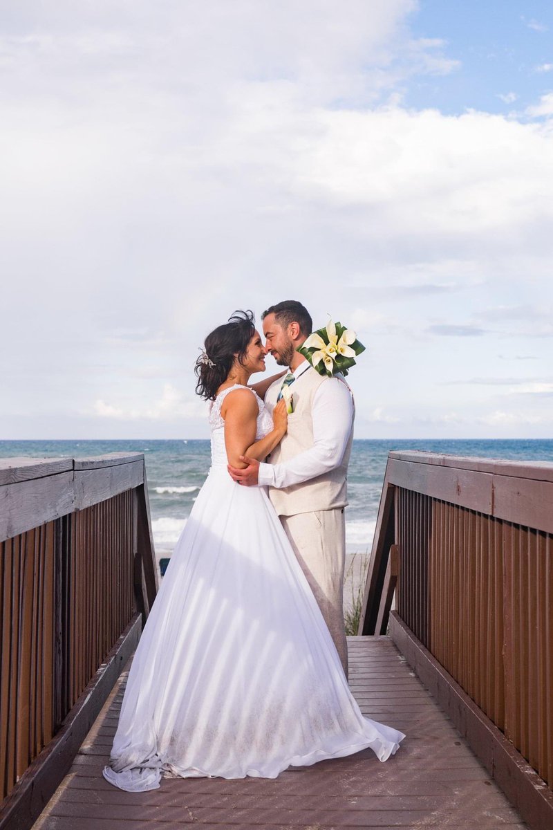 DoubleTreeMLWed's tweet photo. Let us be the backdrop for your big day at @DoubleTreeMLB 🌊

📞 (321) 216-3231
📩 Taylor.Fant@Hilton.com
https://t.co/vjkEPucZ19
📷 @lizCowiePhotog 

#beachwedding #destinationwedding #floridaweddings #weddinginspiration #intimatewedding https://t.co/BtO1vRJgEn