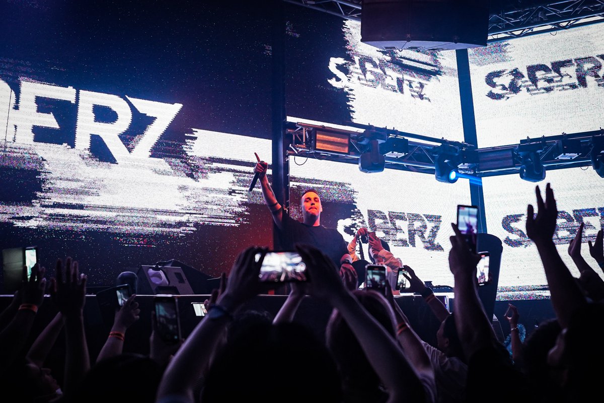 Saberzmusic's tweet image. 31.07.22 @WARP_SHINJUKU 🇯🇵🇯🇵🇯🇵

What a way to cap off an insane weekend of touring across Asia 🥳🎉

Back to Europe now - where do you want to see us playing this month?? 👀 Drop your flags below 🇭🇺⤵️

#ZTEAM