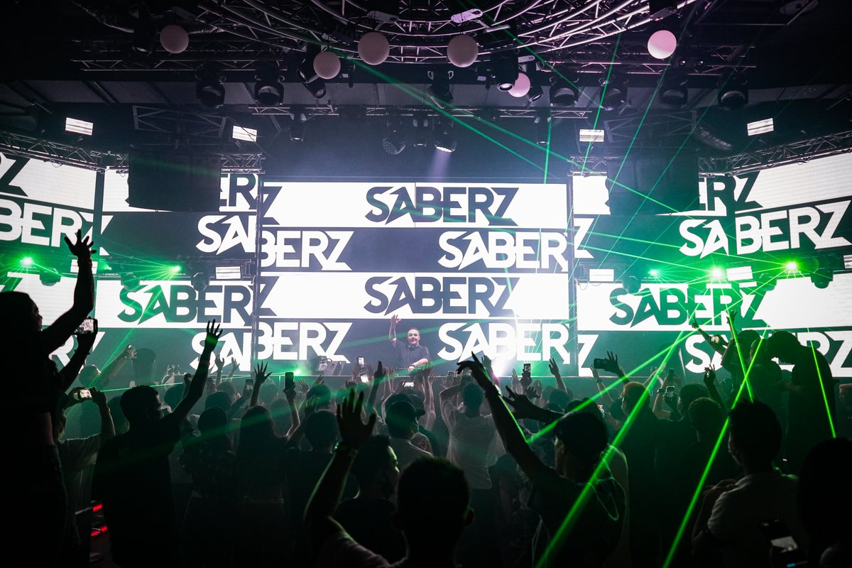 Saberzmusic's tweet image. 31.07.22 @WARP_SHINJUKU 🇯🇵🇯🇵🇯🇵

What a way to cap off an insane weekend of touring across Asia 🥳🎉

Back to Europe now - where do you want to see us playing this month?? 👀 Drop your flags below 🇭🇺⤵️

#ZTEAM