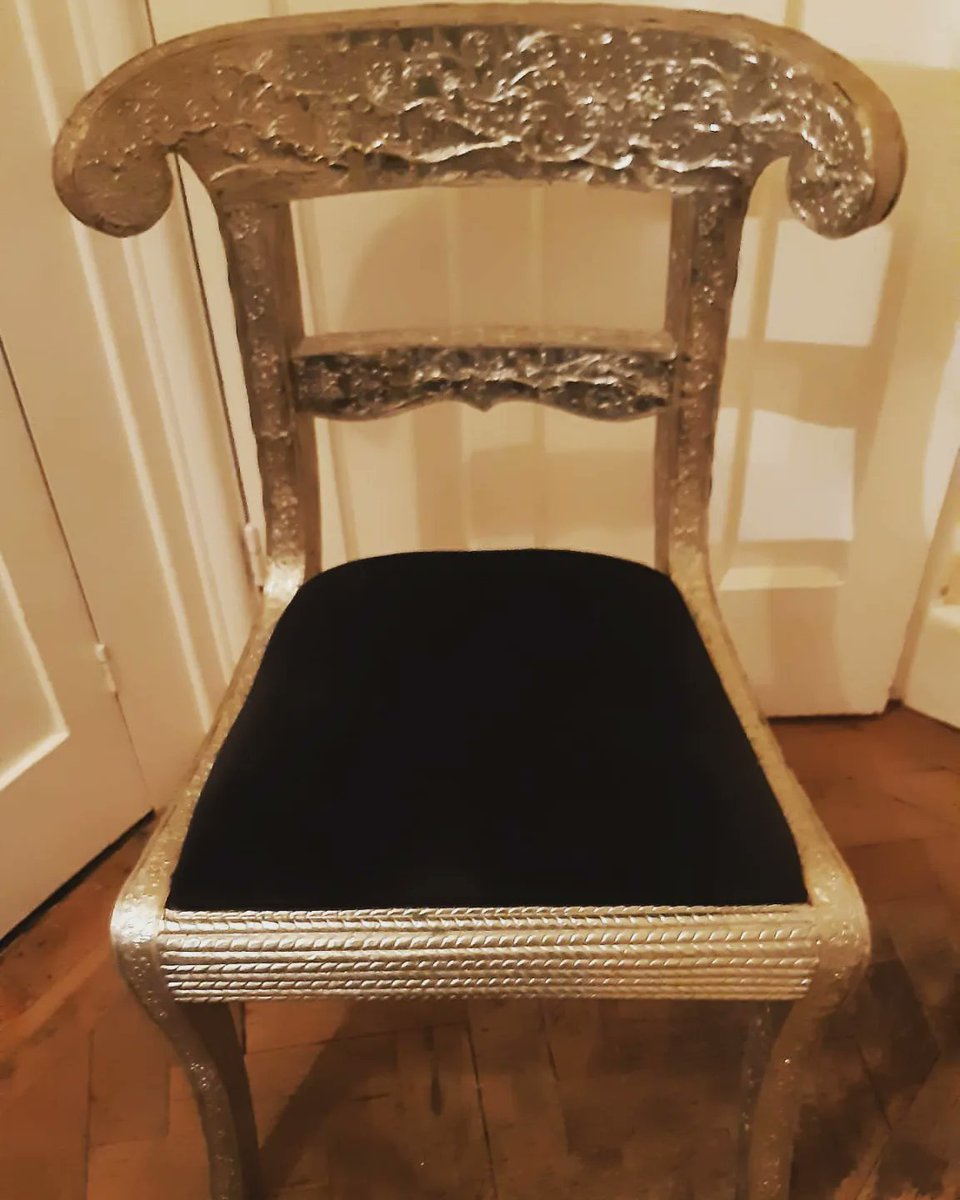 Prideaux_House's tweet photo. Some amazing pieces of furniture being dropped off at the #MareStreet shop this week, including this brilliant fold-up rocking chair 😍
Head to our shop to check them out &amp; more 😊#charityshopfind #donationswelcome #donationsneeded #charity #antiques #Hackney #reducereuserecycle https://t.co/5NcqwDuFxk