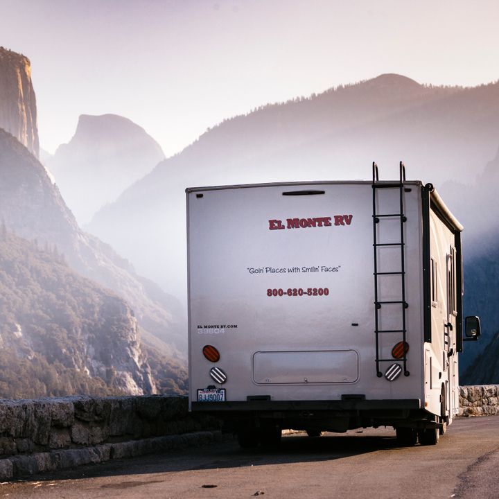 Wondering what 5 of the best RV parks to visit in Colorado We've got you covered. 

1.) Golden Gate Canyon
2.) Jellystone Park
3.) Pinon Flats Campground 
4.) Monument Lake Resort
5.) Carbondale/Crystal River Koa

Travel with your friends and family this summer by renting an RV w