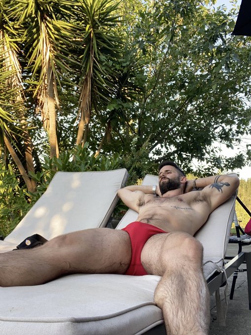 2 pic. Hi August  ?☀️? https://t.co/767hDYahm6