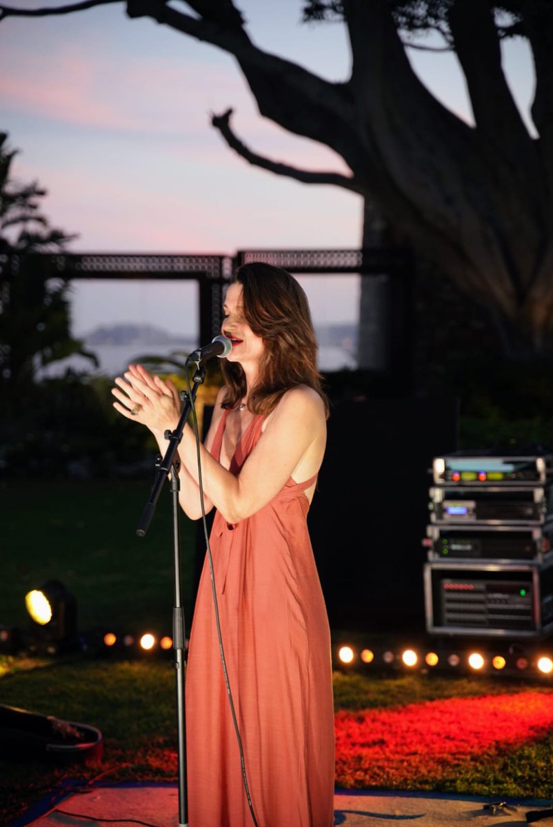 Merveilleuse nuit. Wonderful night. @lesnuitsdimeonducapestel
🙏🌊🌴🌺💕

#LoveSongs #Live #Acoustic #Concert  #Summertime #LoveProject #LoVe

Opening for the beautiful <a href="/ayomusic/">AYO</a> 💗

Avec à la guitare / With 🎸 @MicaelSene (gtr)☀️

@dimeonlive <a href="/cap_estel/">Hotel Cap Estel 5*</a> <a href="/dimeonmusic/">Dime On Music</a>