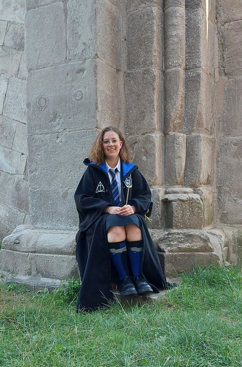 Hab mir eine neue Hogwarts Robe genäht...🤗 musste sein! 😌