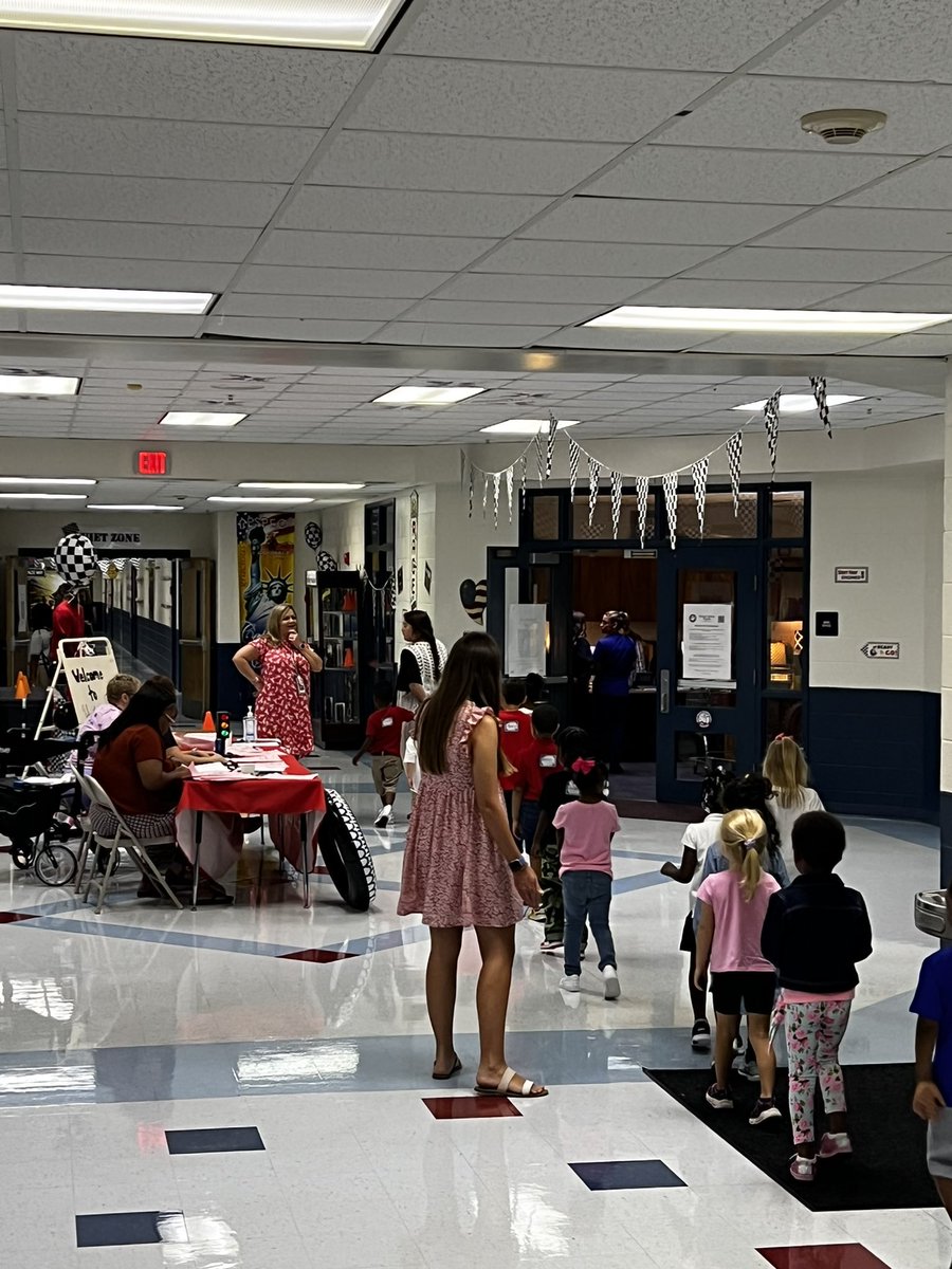 Heritage Elementary is primed and ready for a great year under 1st year Principal Donna Cline.  The 🦅 were all in the nest on time and ready for learning.
#DaybyDay #Built4Bibb #150years