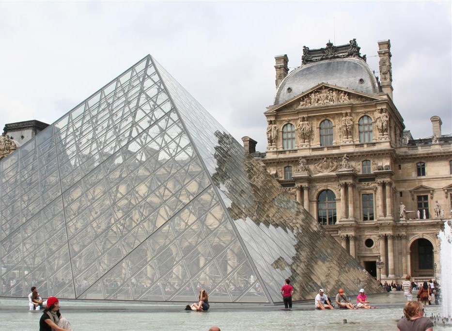 📌When you join the Louvre tour, you will be guided through all the sections of the #Louvre by your tour guide. The guide will narrate to you all the details relevant to each section while highlighting the most notable pieces. 

👉ow.ly/YESu50Kaw8p