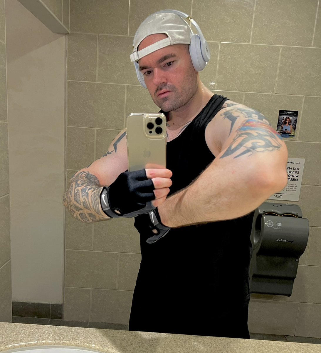 bigashhmuscle's tweet photo. Good pump!💰💪😎👑🔥💯#goodpump

#bigashh #best #bossman #boss #king #cool #beast #health #hulk #hunk #fit #fitness #fitnessmodel #freak #gym #gymenthusiast #phyisque #davidlloydclubs #loaded #mansion #macho #massive #model #success #swagger #selfieking #superman #dailymuscle https://t.co/PnJsej0z64