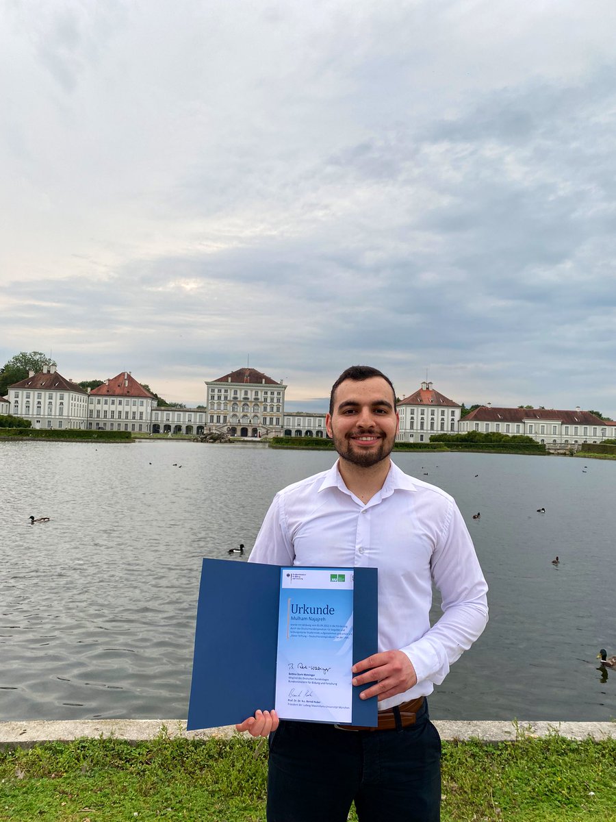 Really proud of our students! Special congratulations to @MulhamYN who was awarded the #Deutschlandstipendium for a second time in a row, a scholarship awarded for excellent academic performance and social commitment! 🤩 @LMU_Muenchen @TU_Muenchen #AcademicTwitter