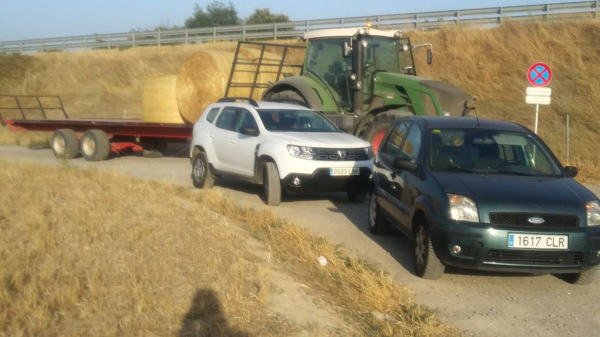 Aquest cop hem pogut passar, deixant una nota de bon rollo: "sort d'haver-hi el senyal 🚫".
A la següent, llei de la selva: el ferro gros es menjarà el petit; o bé el paperet el deixarà la Guàrdia Urbana... #queNaprenguin #NoMercy