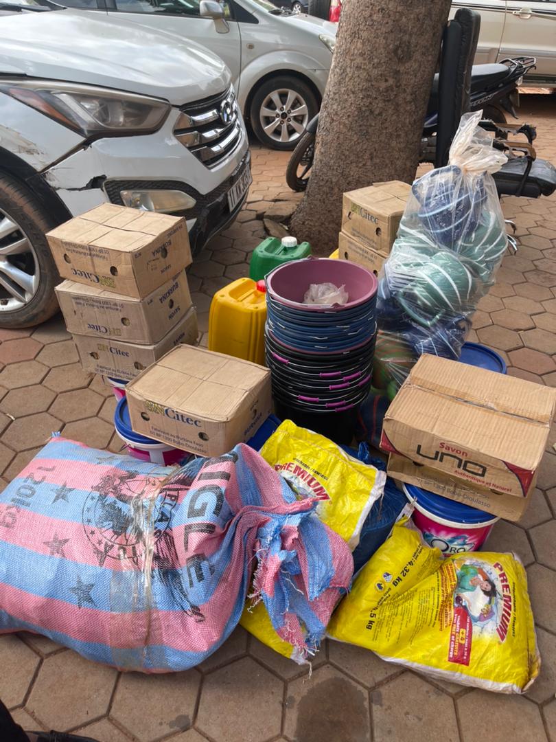 AjpdBf's tweet photo. L'AJPD-BF a procédé à un don à la maternité de Yalgado Ouédraogo. 
Ce dont fut composé de 1400 sachets de détergent (omo), 8 cartons de savon citec, 4 bidons de savon liquide, 6 sceaux de détergents, 20 sceaux, 12 bouillards, 20 serpillères, 10 kg de savon en poudre. #Iwili https://t.co/W4E2v3o9eG