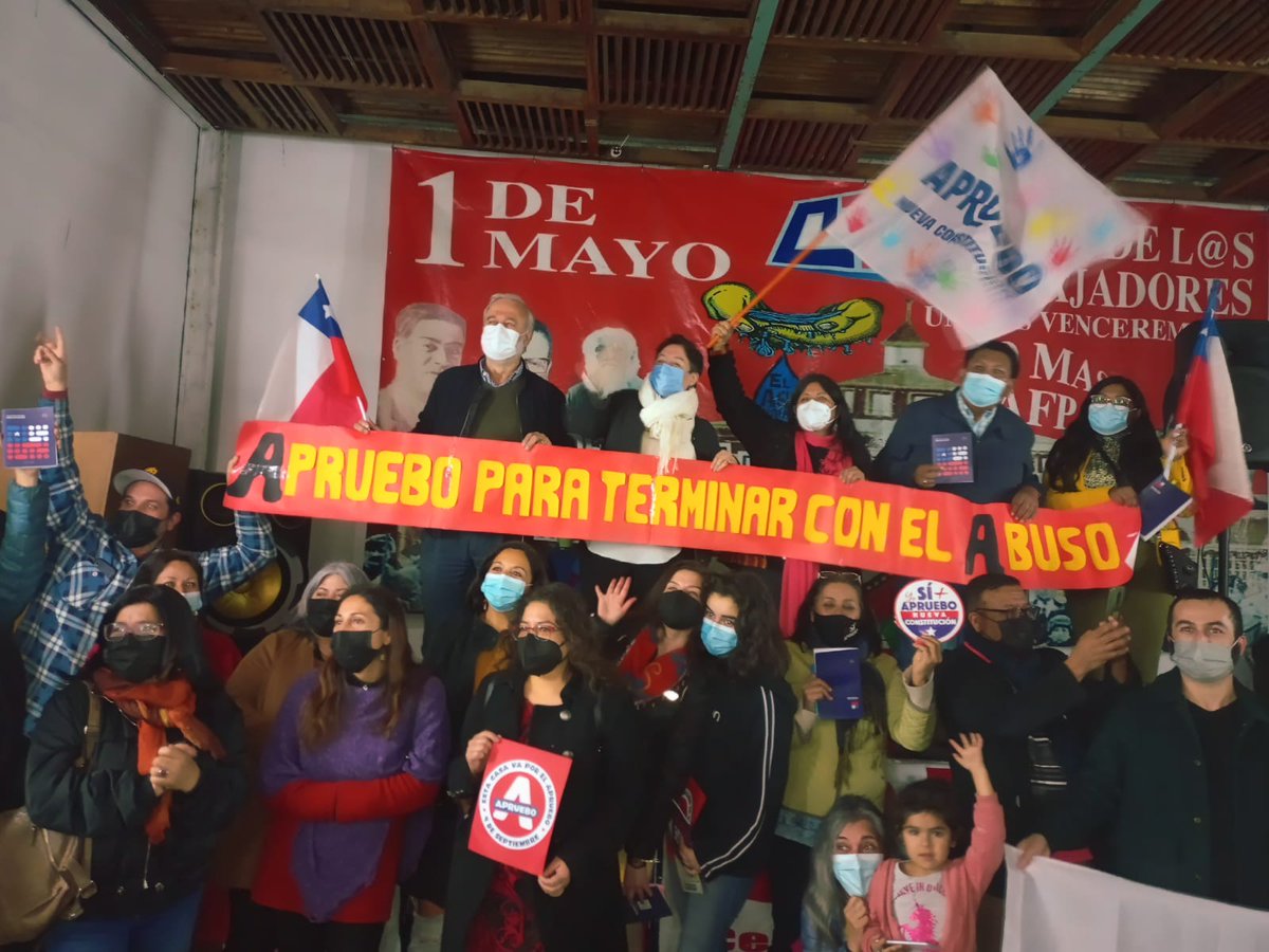 Cutchile's tweet photo. #Comando4S | Durante la jornada de ayer, la CUT provincial Iquique realizó un conversatorio en torno a las propuestas de la nueva Constitución. La actividad contó con la participación de distintos dirigentes sindicales, trabajadores y algunos ex convencionales. https://t.co/xb5IeEegpg
