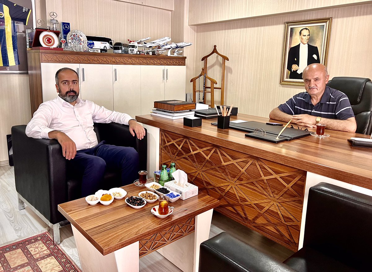Yüzüncü Yıl Üniversitesi Rektörü Sn. <a href="/hsevli/">Hamdullah Şevli</a> bizi ziyaret ettiler kendilerine teşekkür ederim  <a href="/HaberVANYYU/">VAN YYÜ</a>
