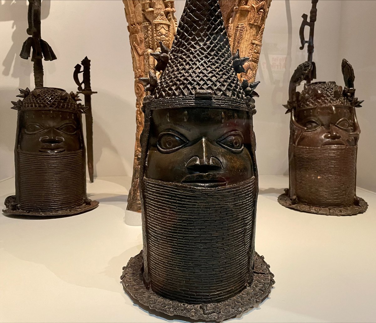 Oxford and Cambridge requested permission from the government to return 200+ bronze artifacts stolen from Nigeria during British colonial rule.

British forces looted thousands of the Benin Bronzes in 1897, many were then sold in auctions. Over 900 are in the British Museum.