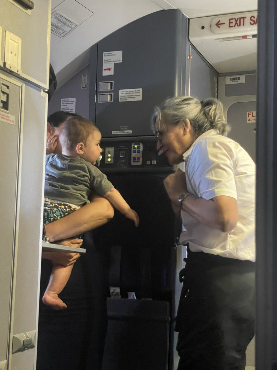 ZachFrum's tweet photo. Thank you @united for the amazing flight attendants on flight UA797 LAX to SJD. Our baby’s first flight and they made it amazing. https://t.co/JWvb5UMDMe