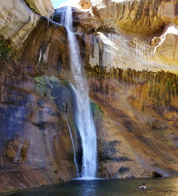 By Thomas McGuire: For 5 miles (8 km), Utah’s Route 12. between Escalante and Boulder, Utah, follows the narrow 1,000 ft (305 m) high Hogback Ridge of Navajo Sandstone... epod.usra.edu/blog/2022/08/m…