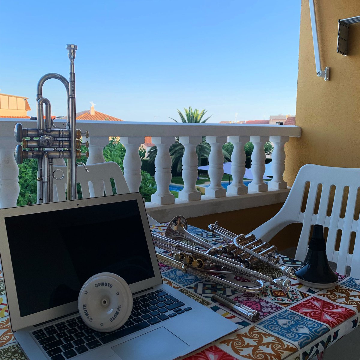 spainopenbrass's tweet photo. Seguimos ensayando y esta vez con vistas al mar!
Este mes de agosto podéis escucharnos el día 13 en El Bonillo y el 14 en Villar de Cañas (Albacete)
¡Os esperamos!🥳🎺🎹🥁
.
.
.
#openbrass #spainopenbrass #brass #trumpet #trombone #drums #stomvi #upsound #upsoundexperience #music https://t.co/h5VdPOzHml